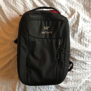 Arc’teryx Blade 30 (LIKE NEW)
